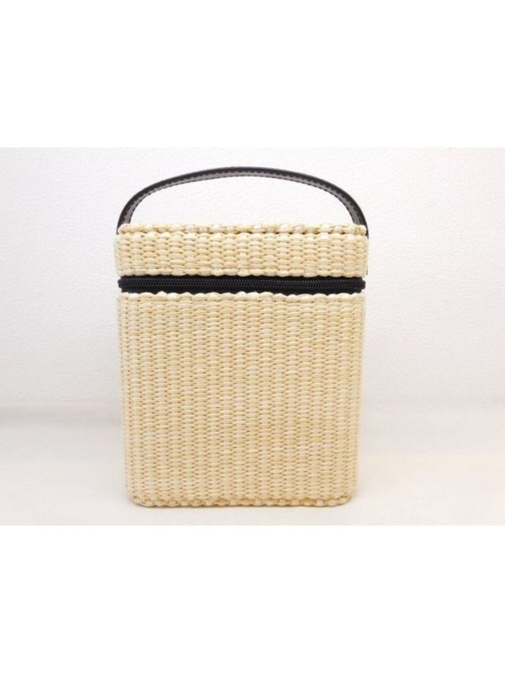 Chanel Pleaty les Beige Panier Des Ecentiels Basket Pouch